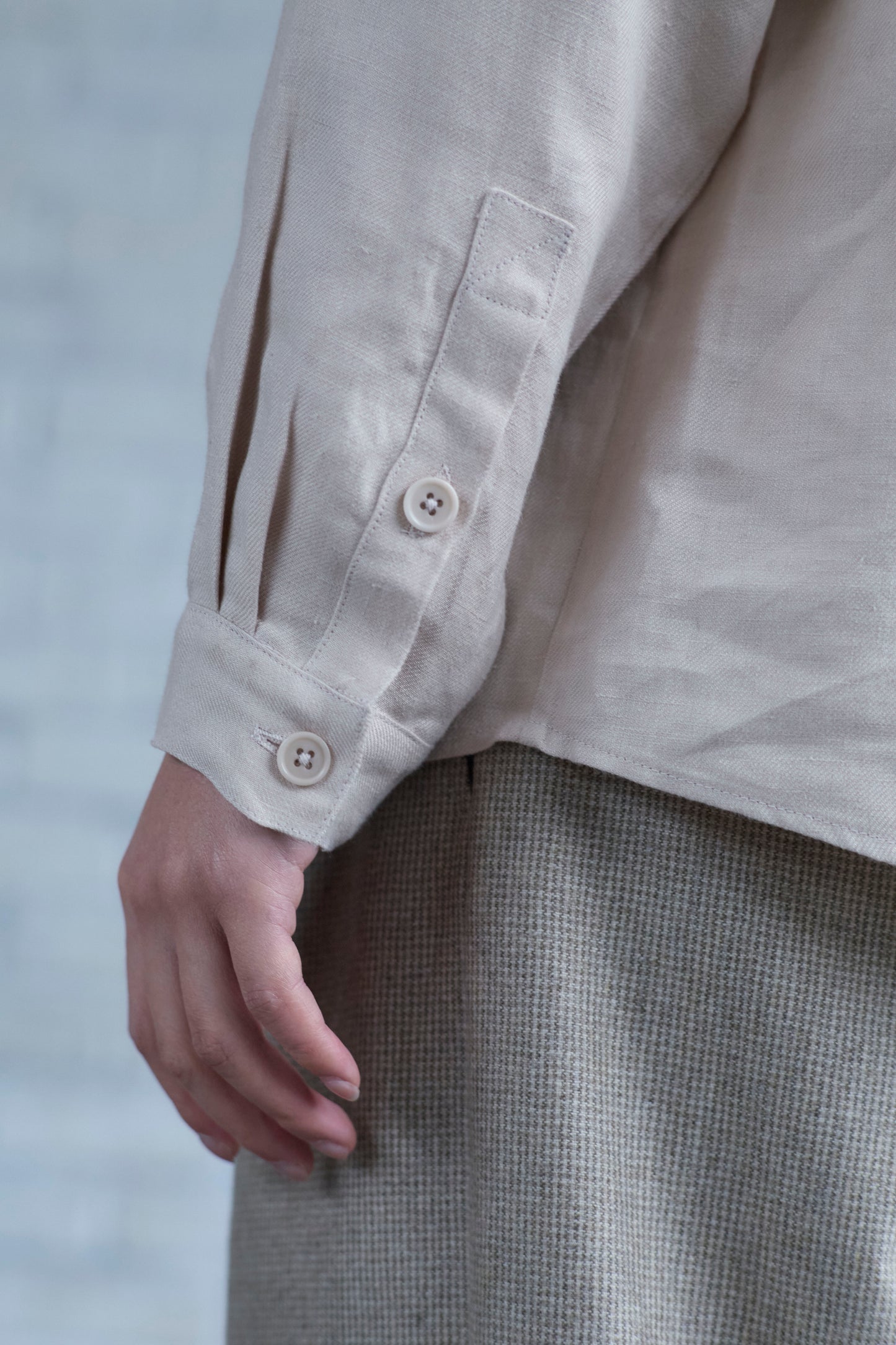 Dress Shirt in Bone Linen Twill